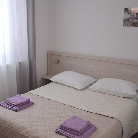 Apartments And Rooms By The Sea Jakisnica, Pag - 4160 Lun  Buitenkant foto