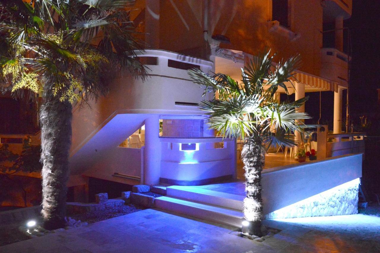 Apartments And Rooms By The Sea Jakisnica, Pag - 4160 Lun  Buitenkant foto