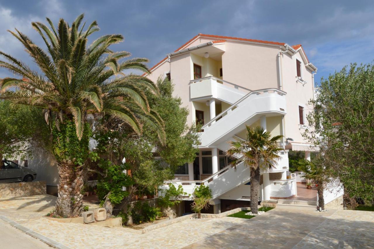 Apartments And Rooms By The Sea Jakisnica, Pag - 4160 Lun  Buitenkant foto