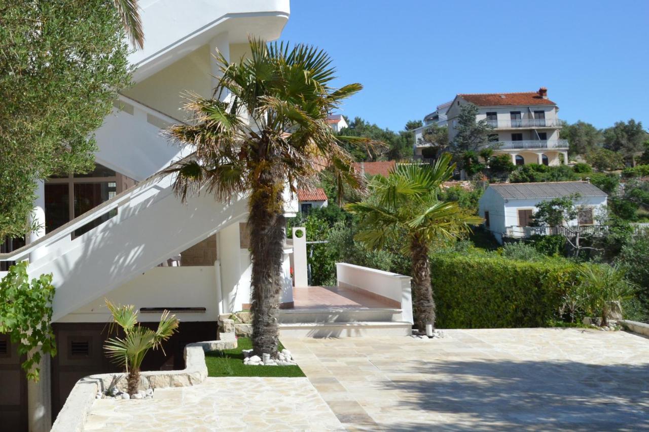 Apartments And Rooms By The Sea Jakisnica, Pag - 4160 Lun  Buitenkant foto