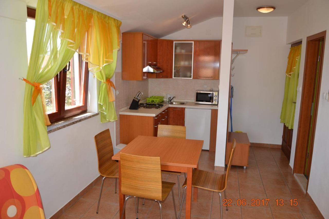 Apartments And Rooms By The Sea Jakisnica, Pag - 4160 Lun  Buitenkant foto