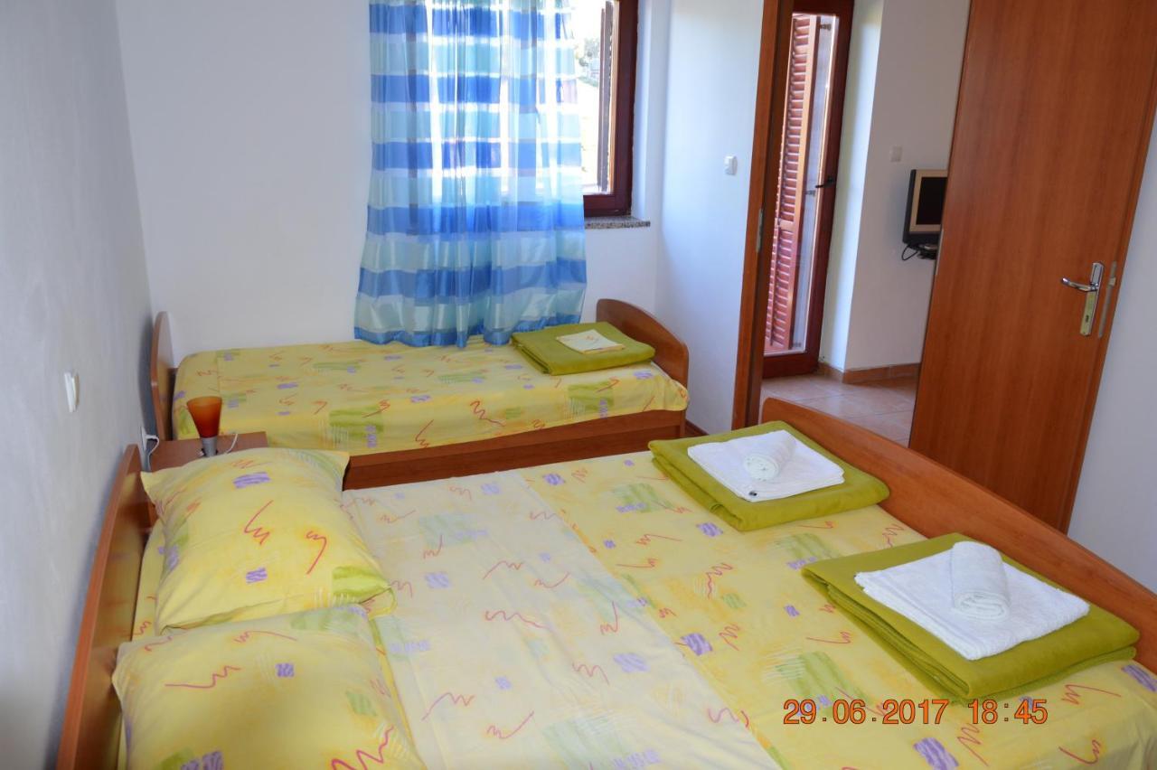 Apartments And Rooms By The Sea Jakisnica, Pag - 4160 Lun  Buitenkant foto