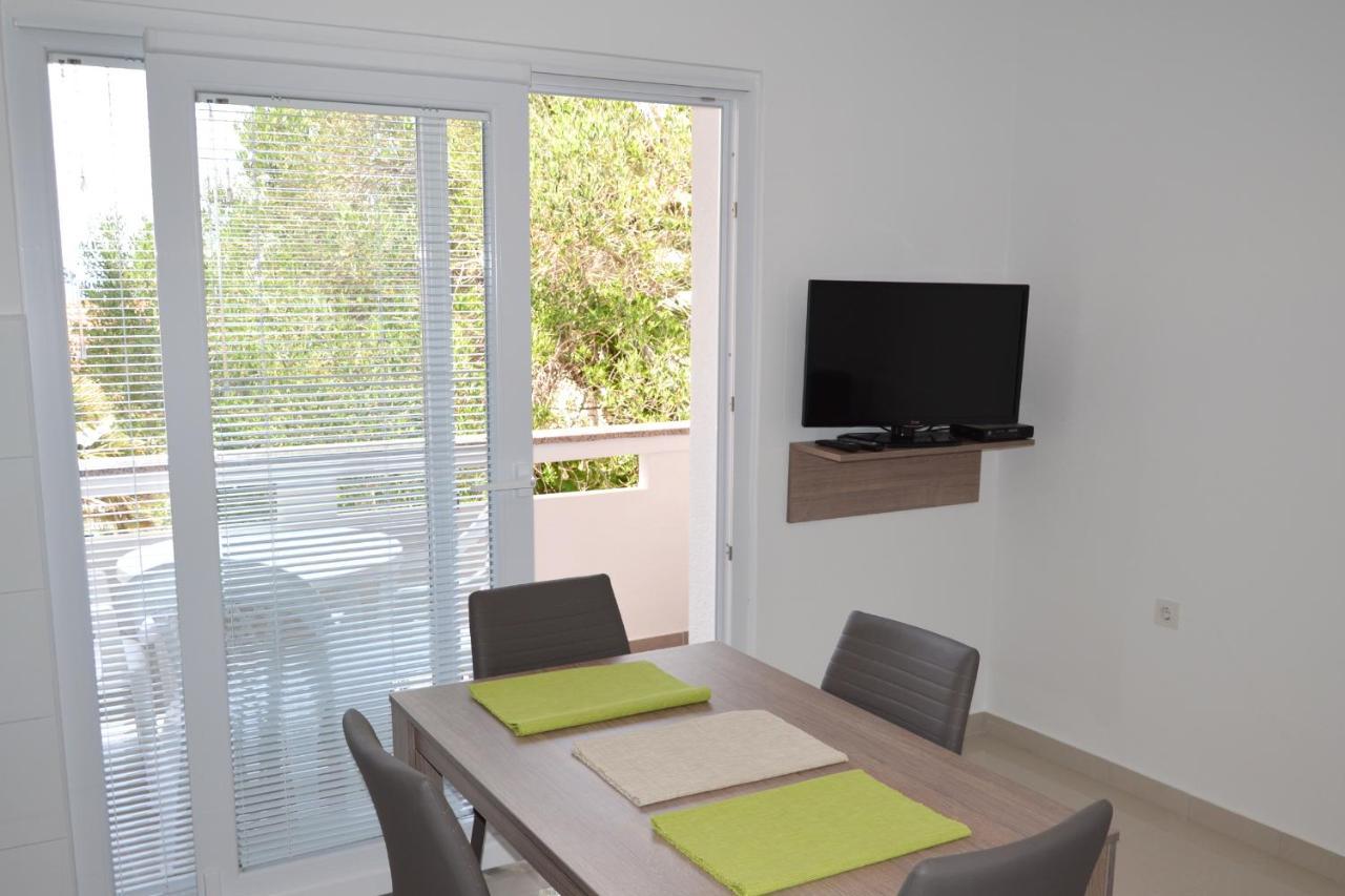 Apartments And Rooms By The Sea Jakisnica, Pag - 4160 Lun  Buitenkant foto