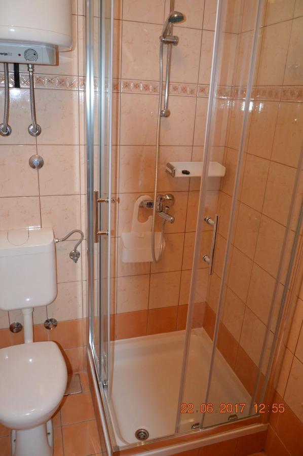 Apartments And Rooms By The Sea Jakisnica, Pag - 4160 Lun  Buitenkant foto