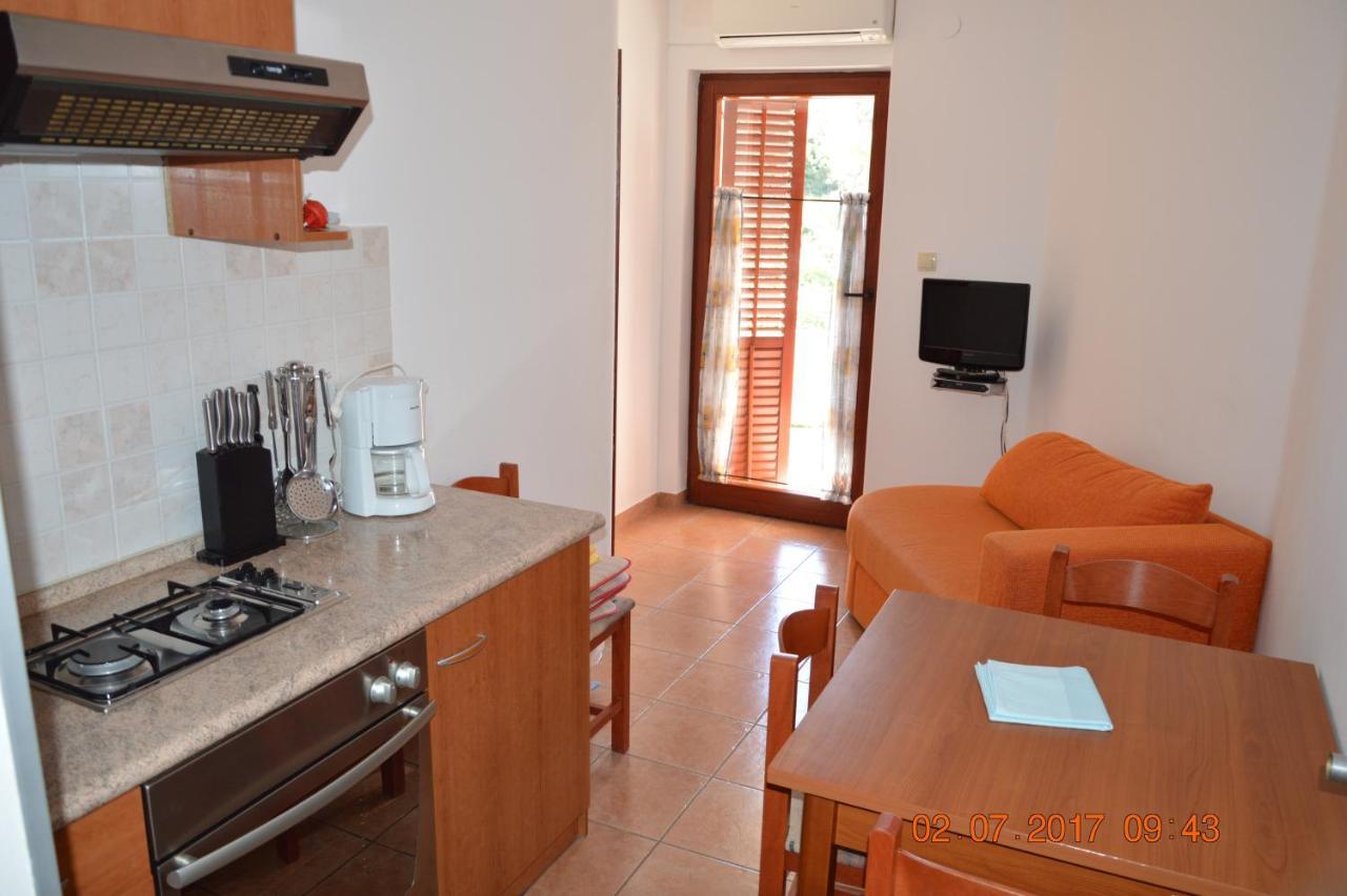 Apartments And Rooms By The Sea Jakisnica, Pag - 4160 Lun  Buitenkant foto
