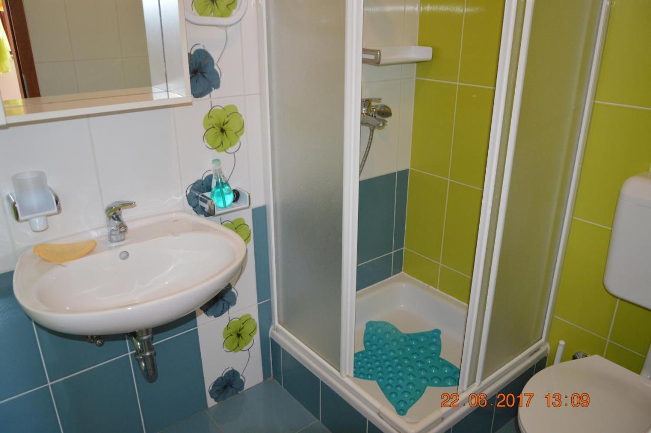 Apartments And Rooms By The Sea Jakisnica, Pag - 4160 Lun  Buitenkant foto