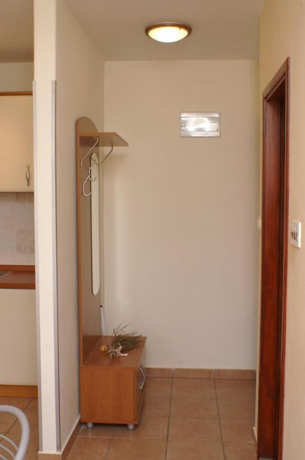 Apartments And Rooms By The Sea Jakisnica, Pag - 4160 Lun  Buitenkant foto