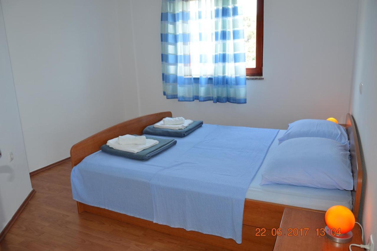 Apartments And Rooms By The Sea Jakisnica, Pag - 4160 Lun  Buitenkant foto