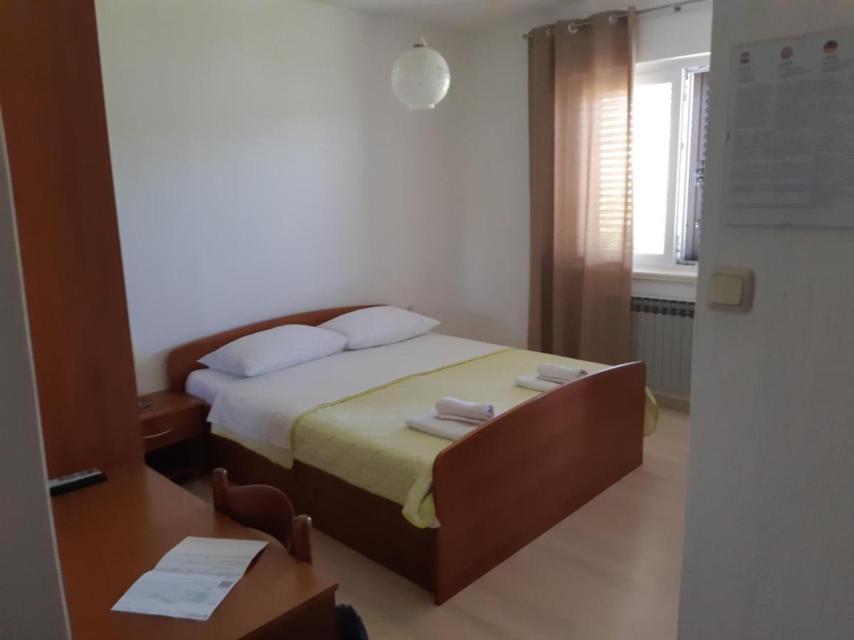 Apartments And Rooms By The Sea Jakisnica, Pag - 4160 Lun  Buitenkant foto